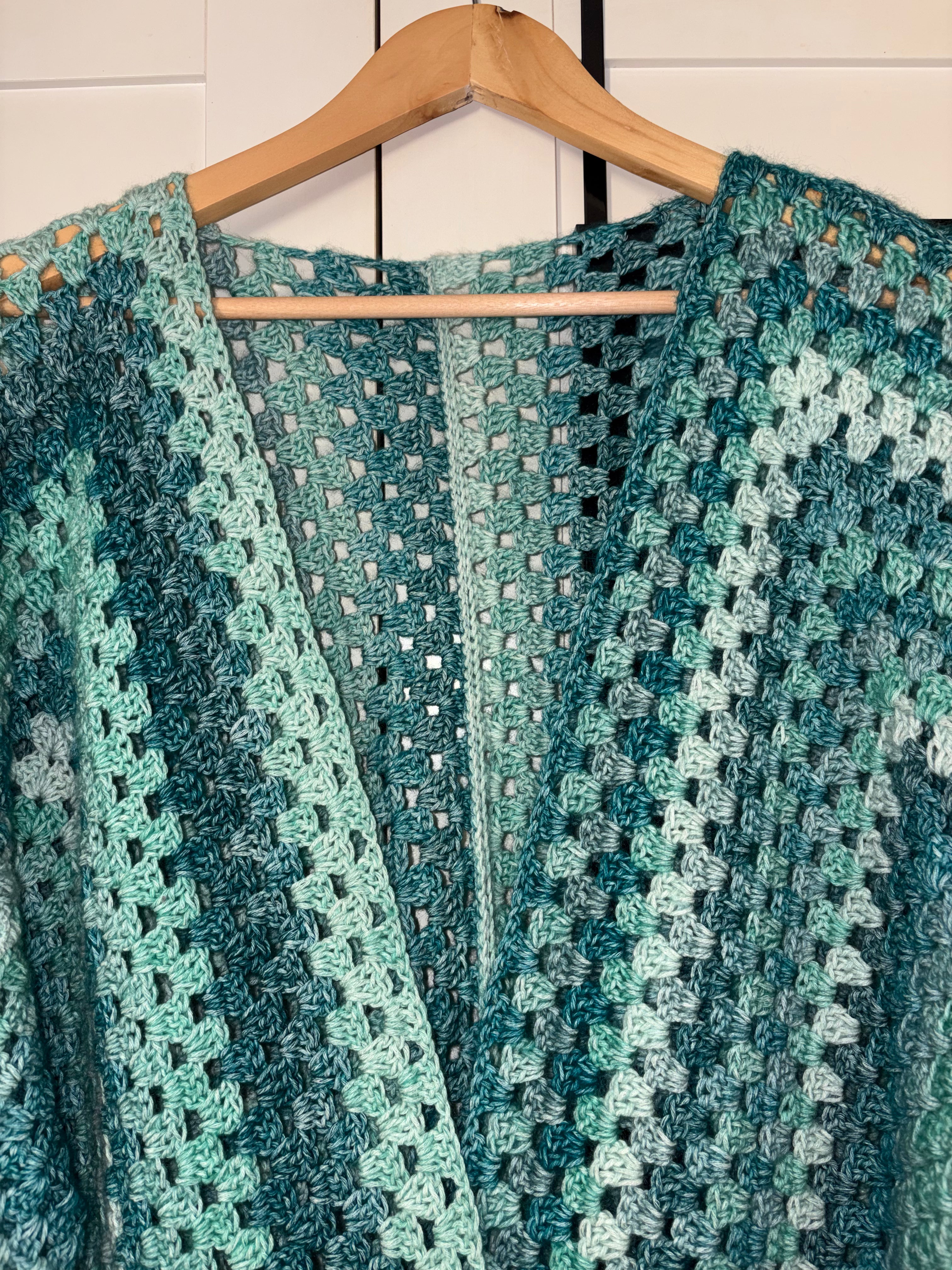 🌊 Gilet Kimono Océan – Fait main au crochet