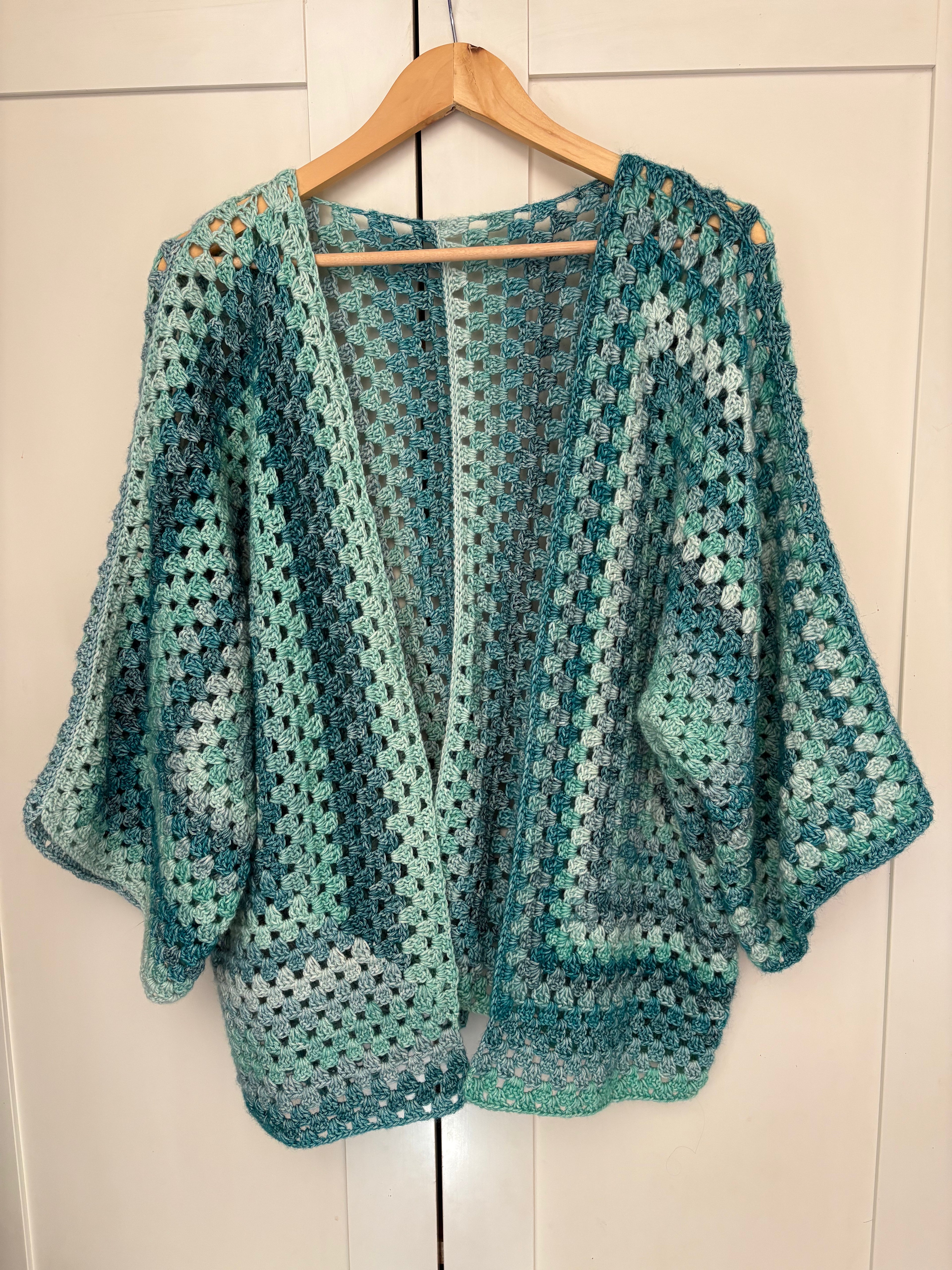 🌊 Gilet Kimono Océan – Fait main au crochet