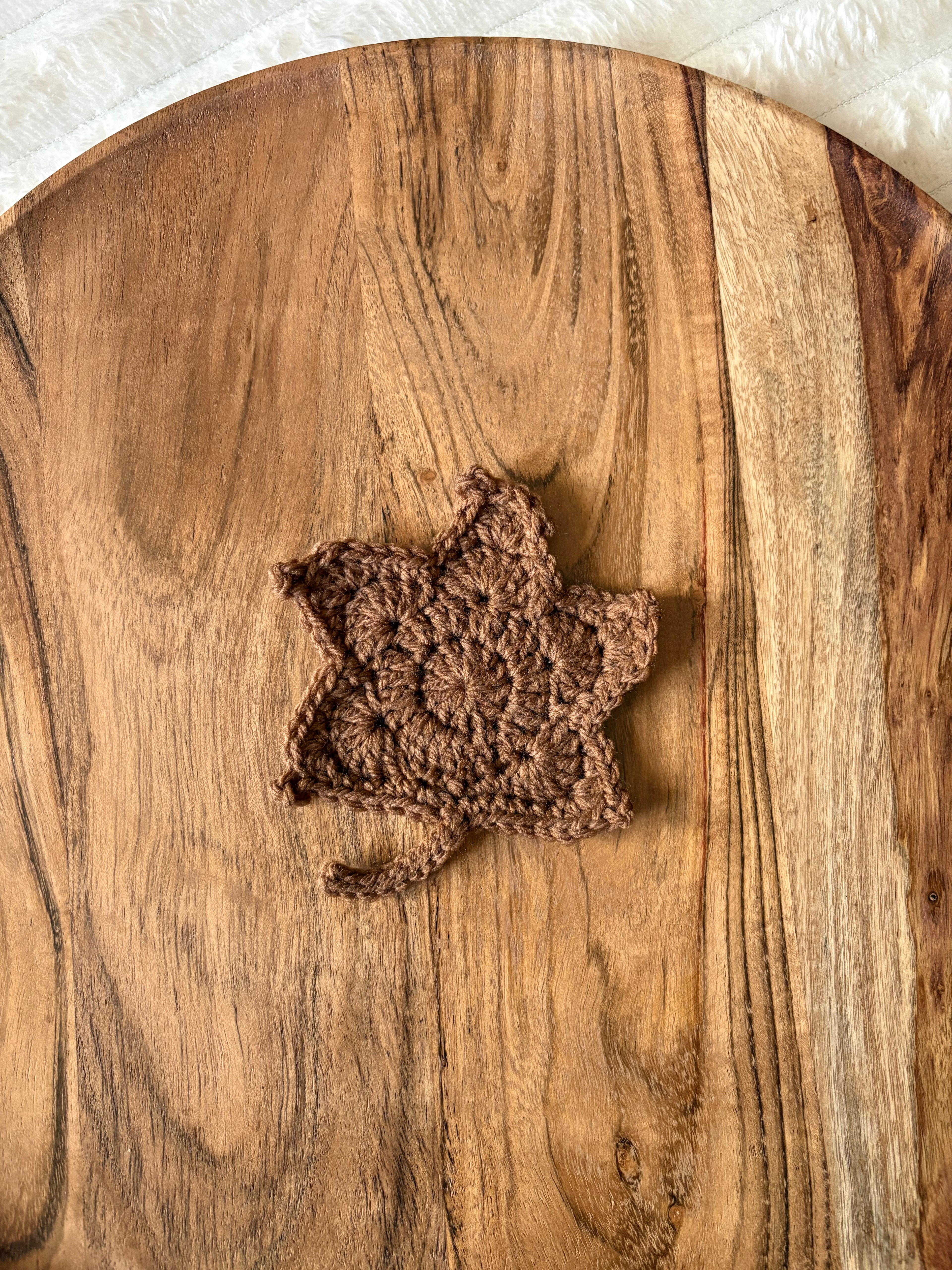🍁 Petite feuille décorative - Fait main au crochet
