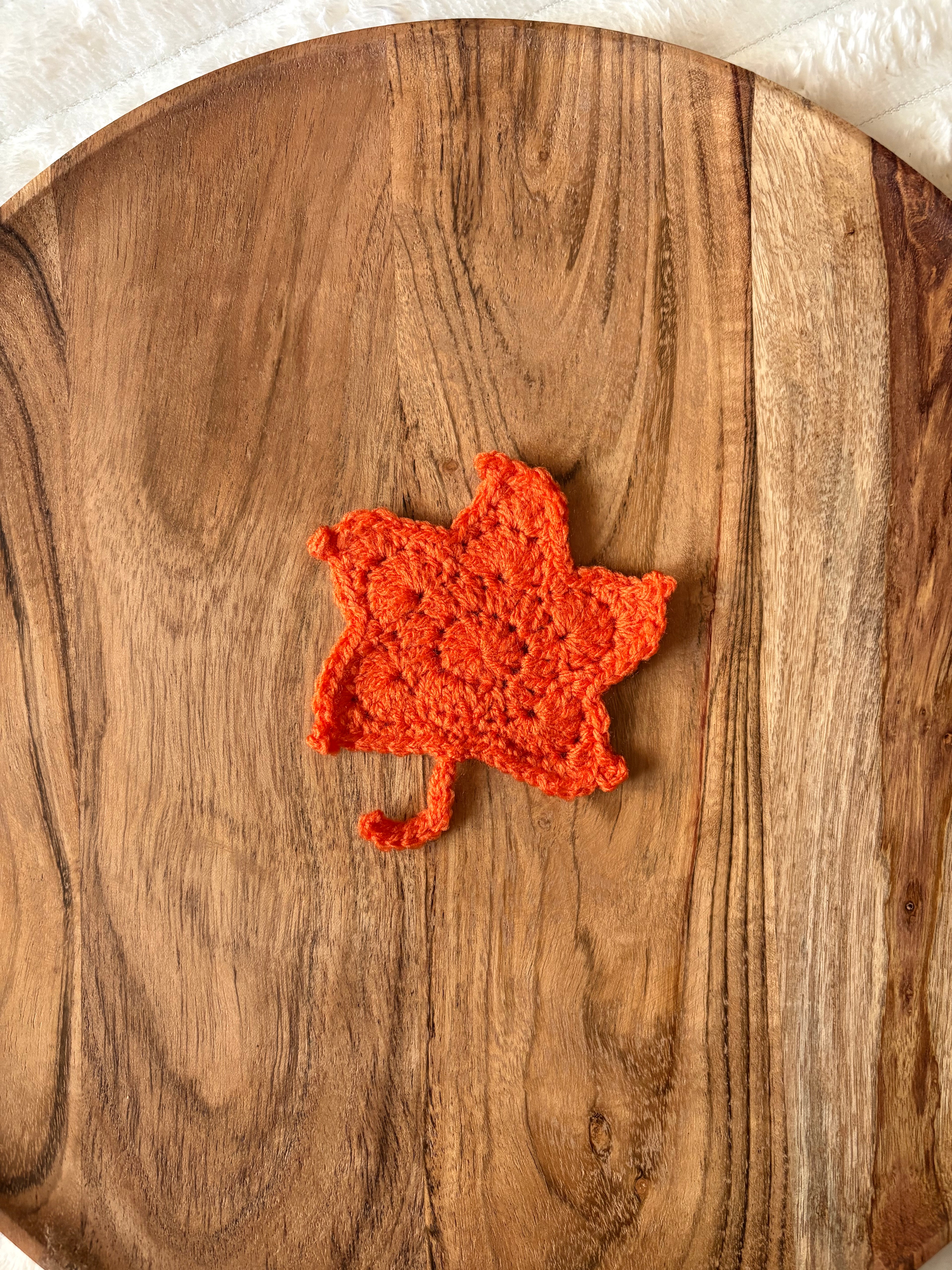 🍁 Petite feuille décorative - Fait main au crochet