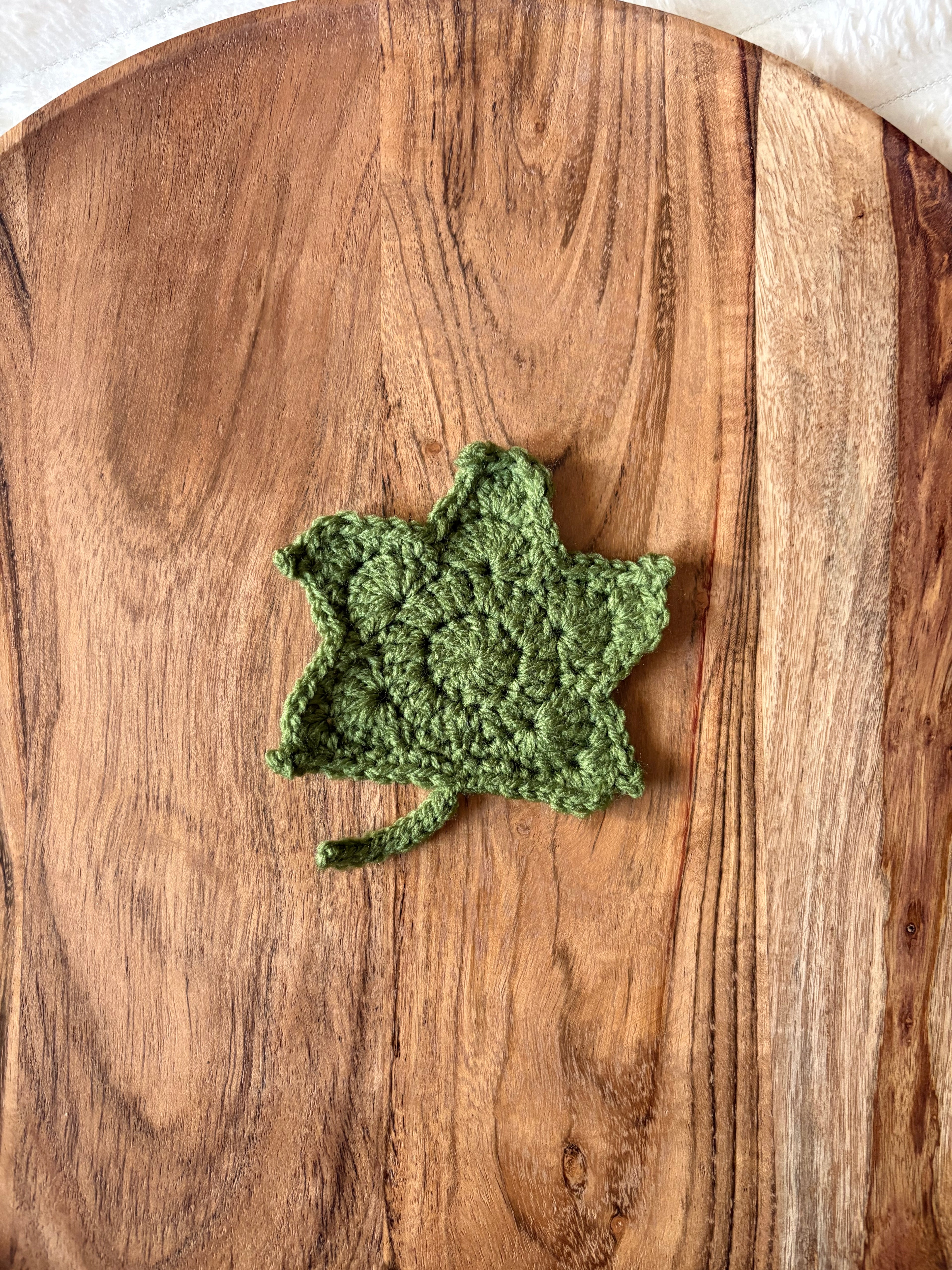 🍁 Petite feuille décorative - Fait main au crochet