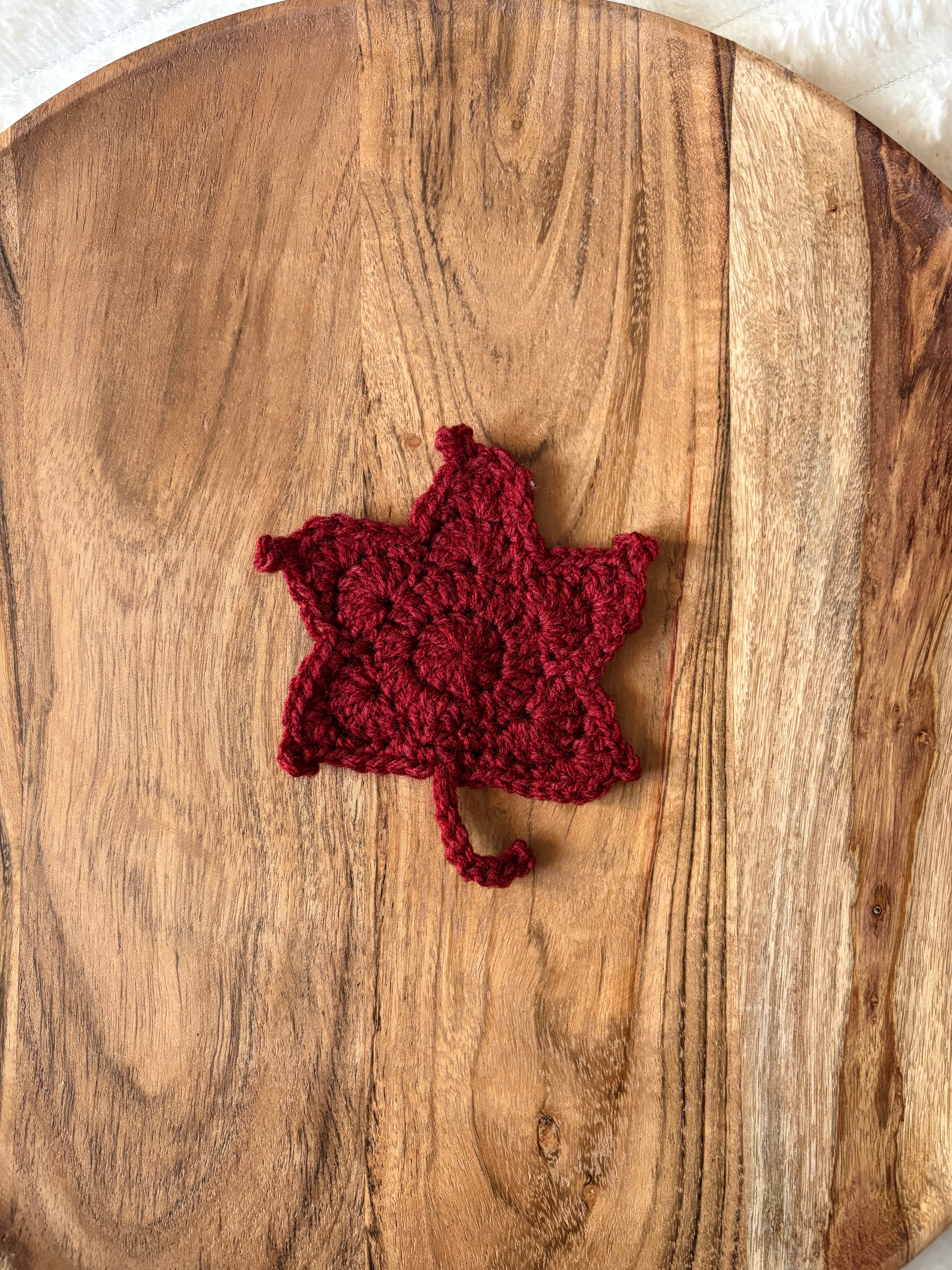 🍁 Petite feuille décorative - Fait main au crochet