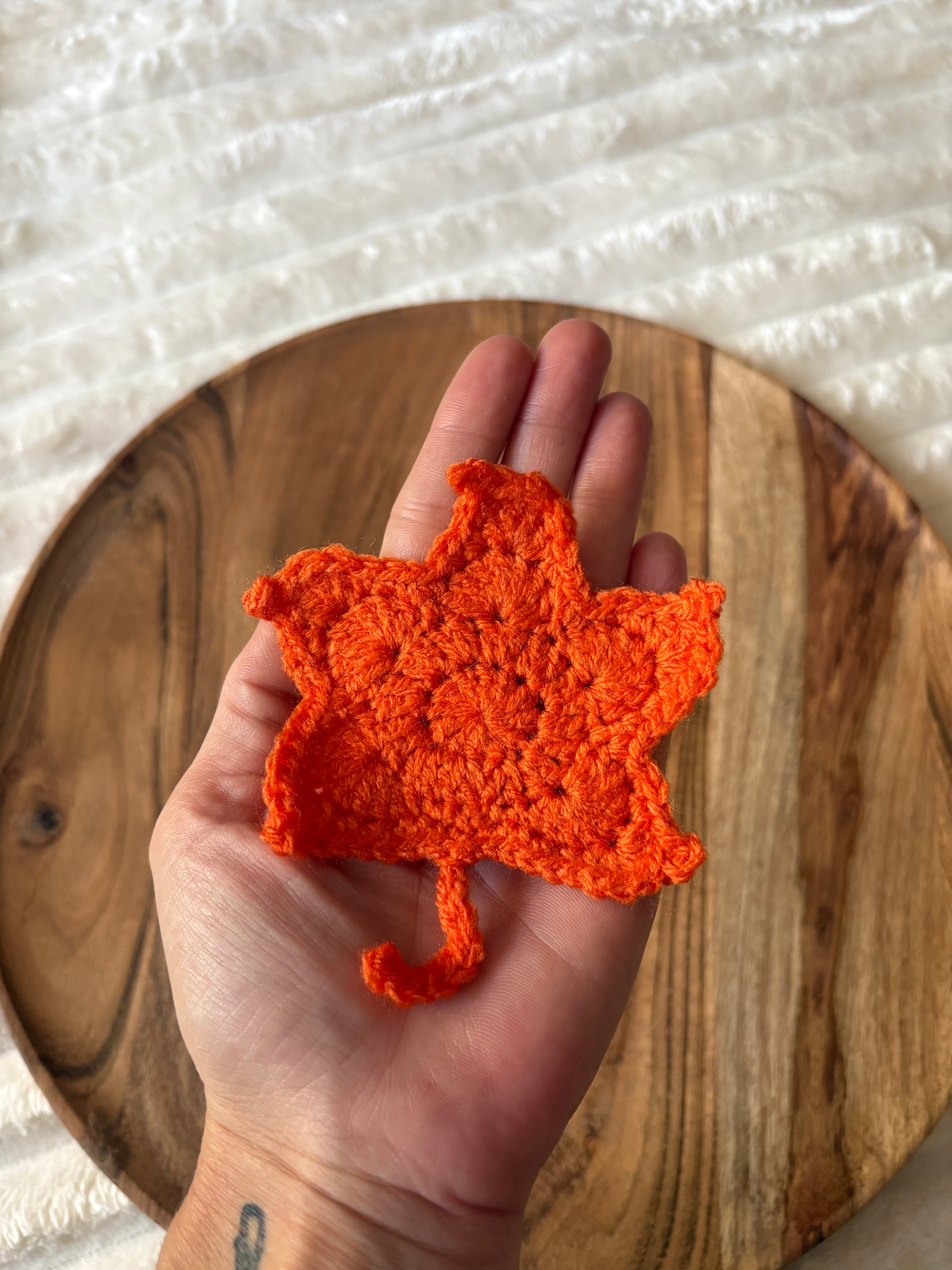 🍁 Petite feuille décorative - Fait main au crochet